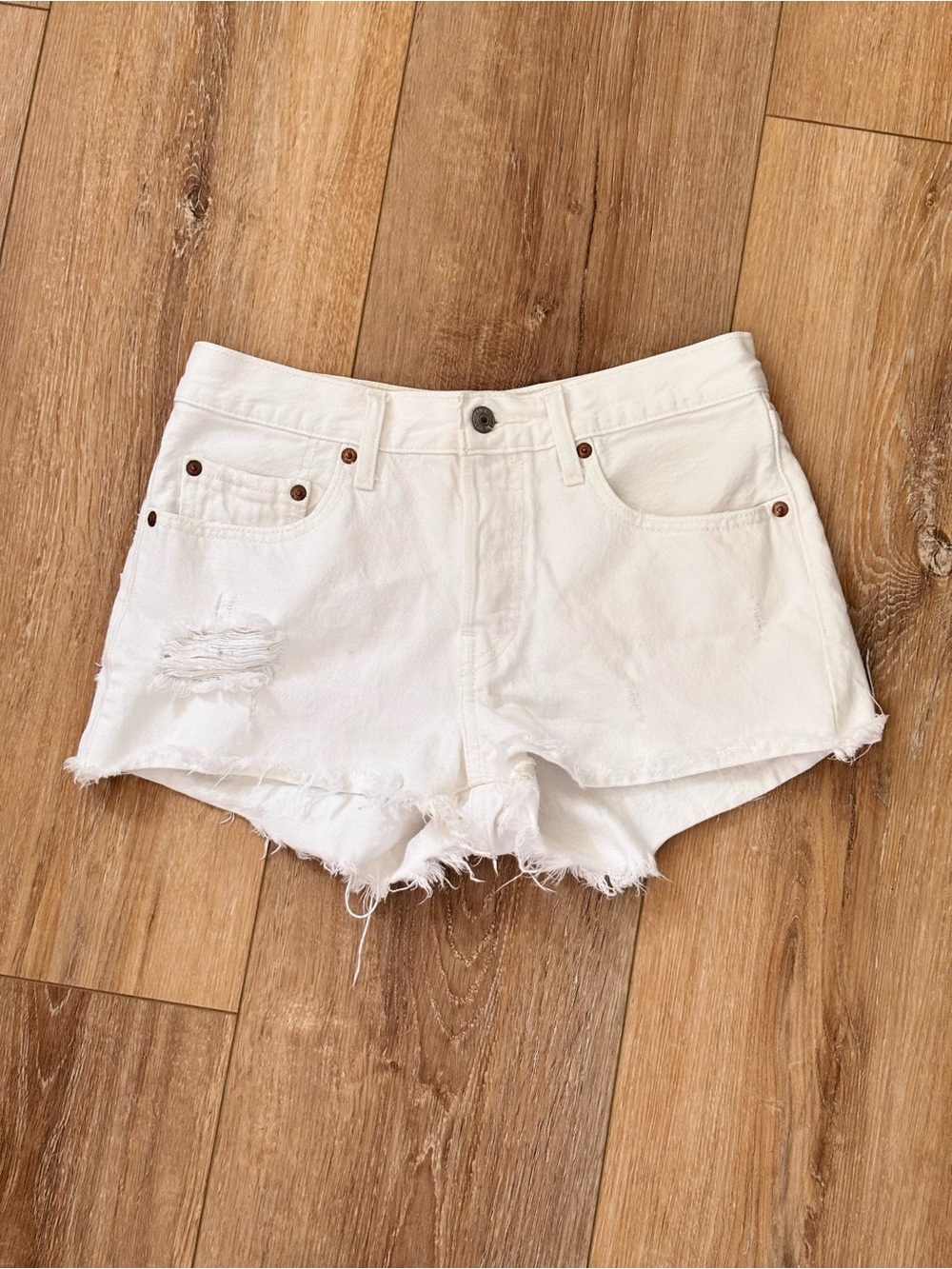 Levi’s 501 White Distressed Denim Shorts SIZE 26 Coastal Cowboy Festival Y2K